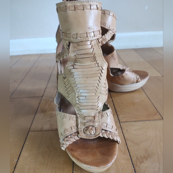 Chinese Laundry Tan Gladiator Heels - Picture 1 of 14